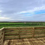 Дом отдыха Tarn Bay Retreat- Sea- Fells- Beach- Views-farm Милом