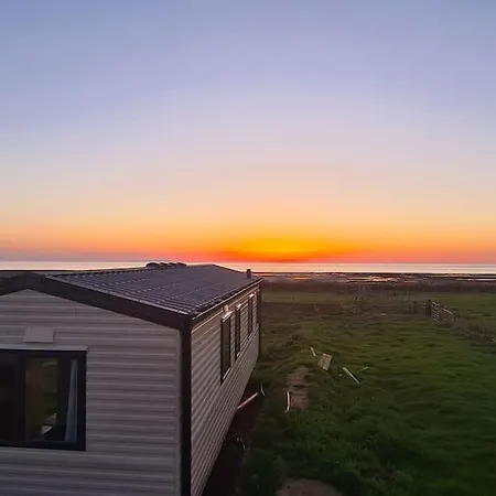 Feriehus Tarn Bay Retreat- Sea- Fells- Beach- Views-farm Millom