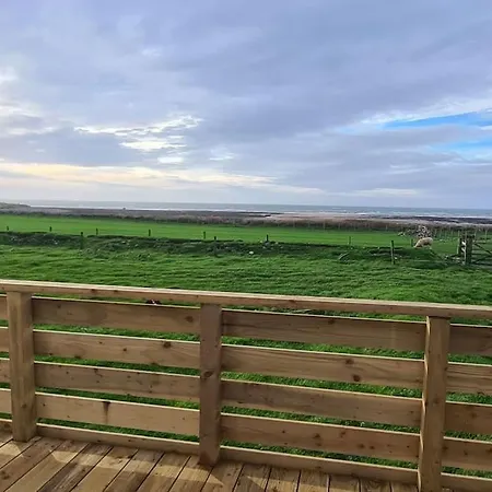 Tarn Bay Retreat- Sea- Fells- Beach- Views-farm Сasa de vacaciones Millom