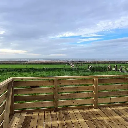 بيت للعطل Tarn Bay Retreat- Sea- Fells- Beach- Views-farm ميلوم